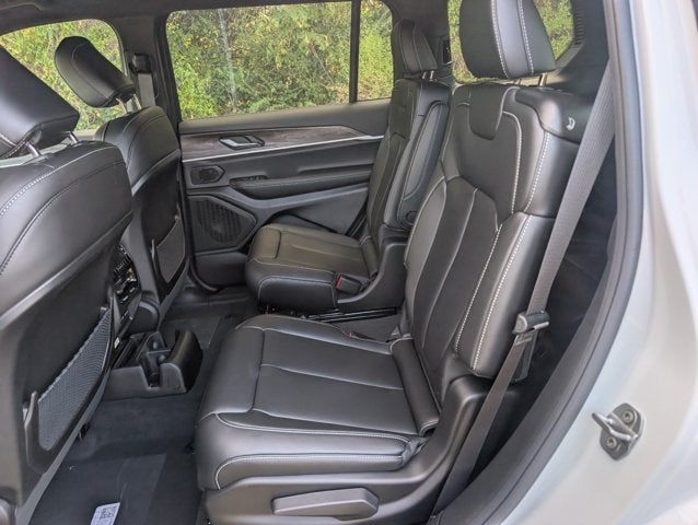 2027 Jeep Grand Cherokee GRAND CHEROKEE L LIMITED 4X2