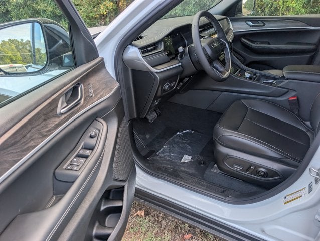 2027 Jeep Grand Cherokee GRAND CHEROKEE L LIMITED 4X2