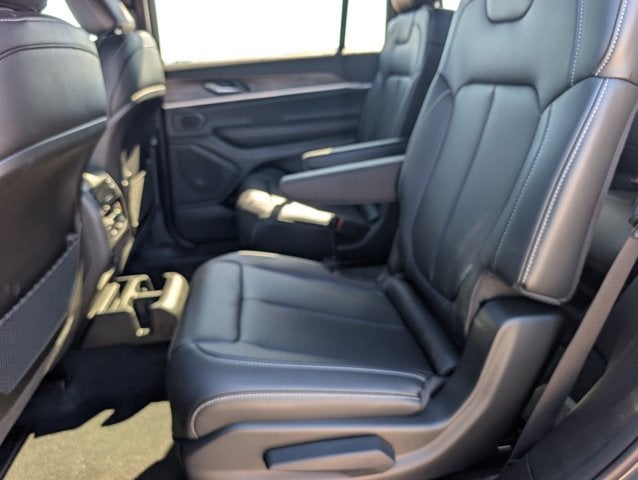 2027 Jeep Grand Cherokee GRAND CHEROKEE L LIMITED 4X2