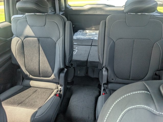 2026 Jeep Grand Cherokee GRAND CHEROKEE L LAREDO X 4X4