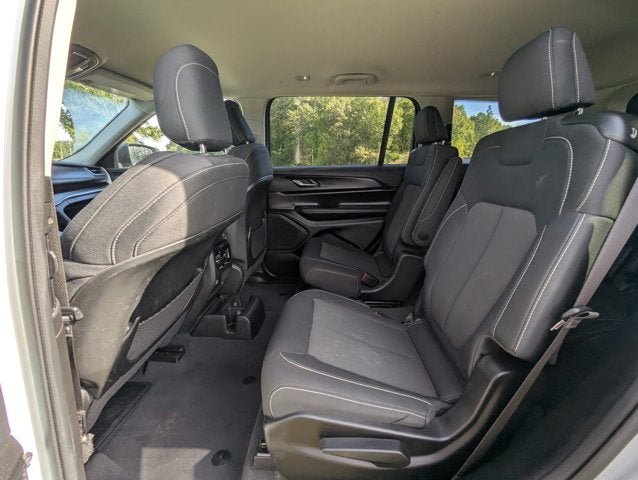 2023 Jeep Grand Cherokee L Laredo 4x4