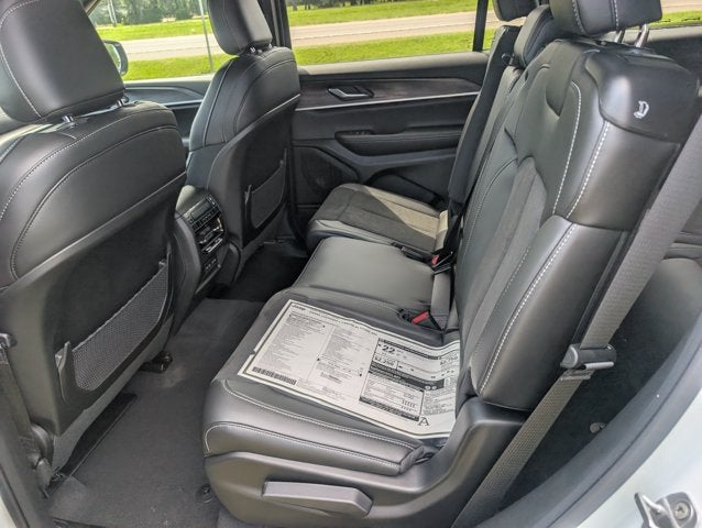 2026 Jeep Grand Cherokee GRAND CHEROKEE L LAREDO ALTITUDE 4X4