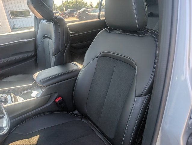 2026 Jeep Grand Cherokee GRAND CHEROKEE L LAREDO ALTITUDE 4X4