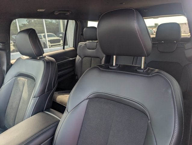 2026 Jeep Grand Cherokee GRAND CHEROKEE L LAREDO ALTITUDE 4X4