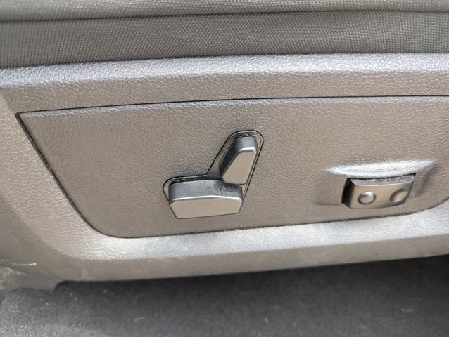 2023 RAM 1500 Classic SLT Crew Cab 4x2 5'7' Box