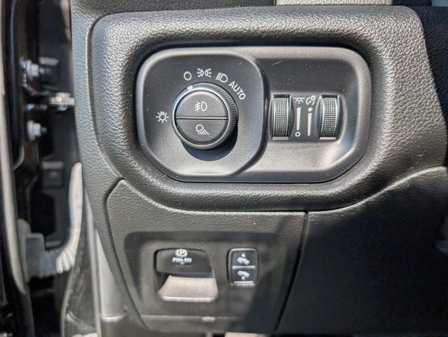 2025 RAM 1500 Big Horn Crew Cab 4x4 5'7' Box