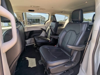 2024 Chrysler Pacifica Hybrid Select