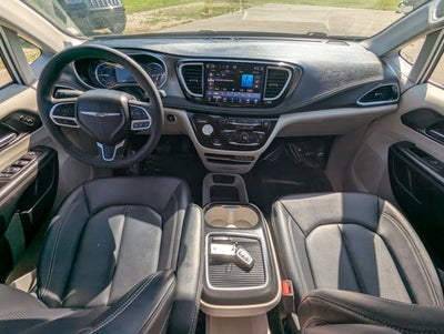 2024 Chrysler Pacifica Hybrid Select