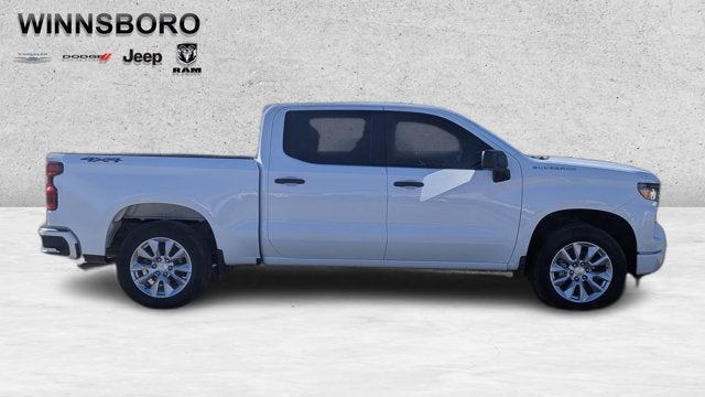 2022 Chevrolet Silverado 1500 4WD Crew Cab Short Bed Custom