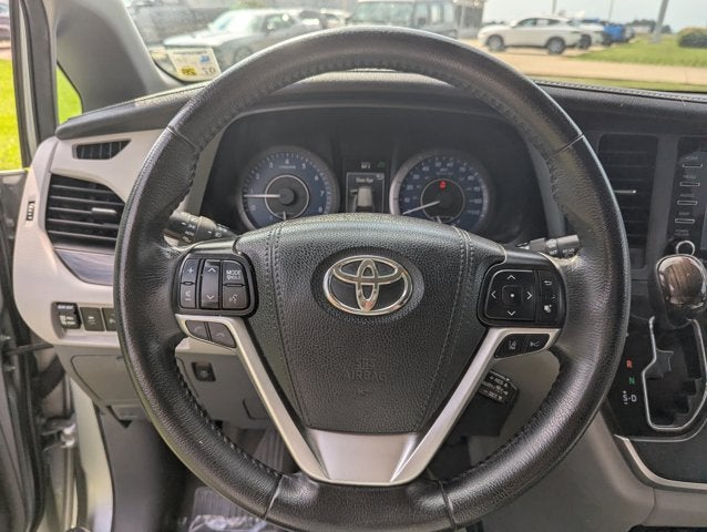 2020 Toyota Sienna XLE
