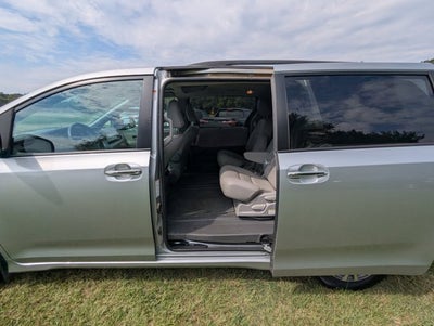 2020 Toyota Sienna XLE
