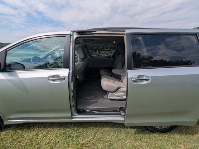 2020 Toyota Sienna XLE