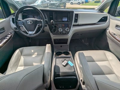 2020 Toyota Sienna XLE