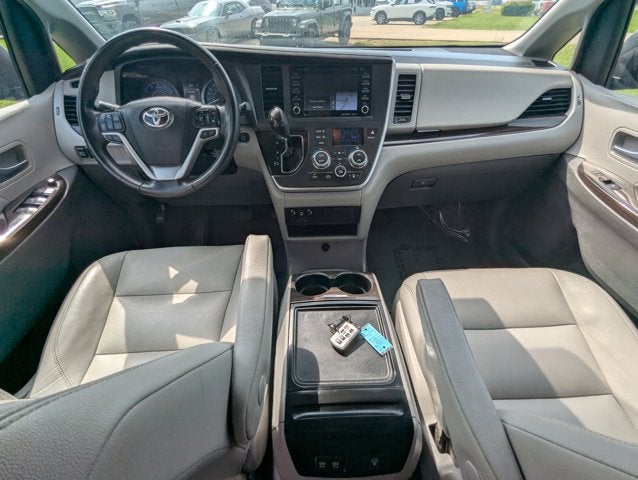 2020 Toyota Sienna XLE