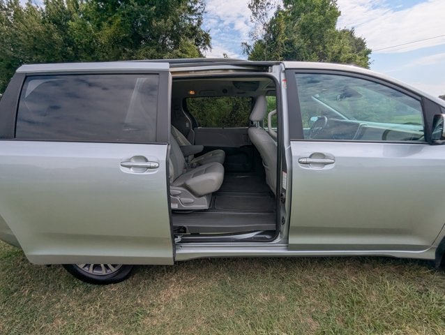 2020 Toyota Sienna XLE