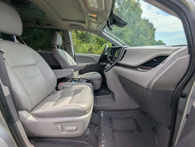 2020 Toyota Sienna XLE