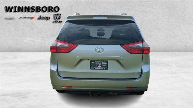 2020 Toyota Sienna XLE