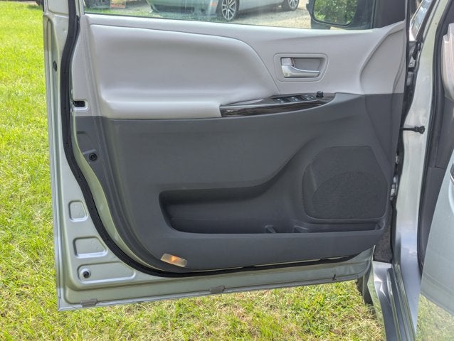 2020 Toyota Sienna XLE